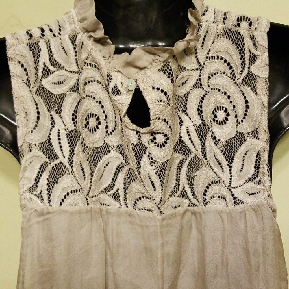 Silk Ruffle lace top - Picture 3 of 3